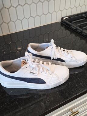 Puma White Sneakers with Navy Side Formstripe Mens Size 10